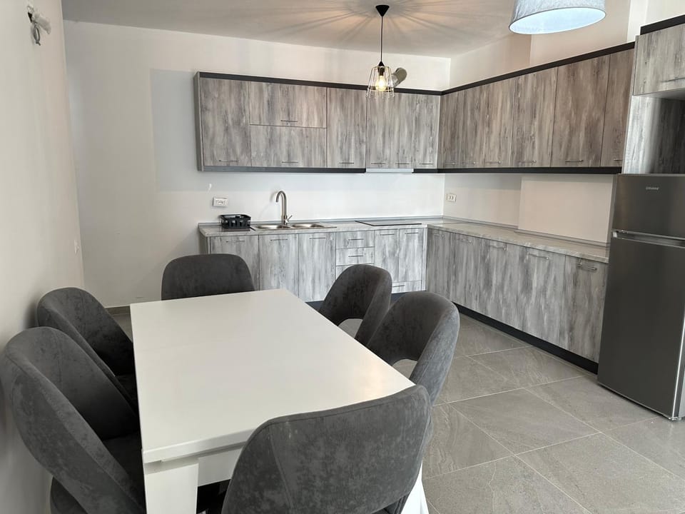 Kitchen or kitchenette, Living room, Seating area, Dining area, oven