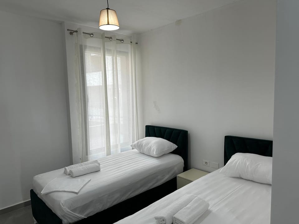 Bedroom, towels