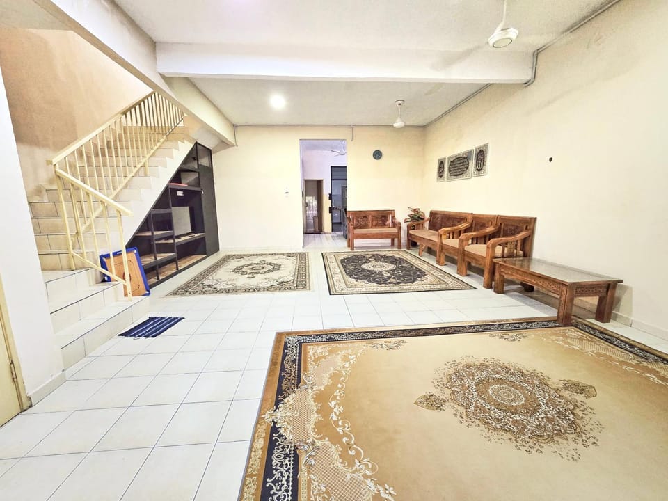 Communal lounge/ TV room, TV and multimedia, Living room, Seating area, internet