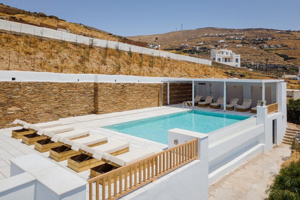 Day, Natural landscape, Mountain view, Pool view, Swimming pool, sunbed