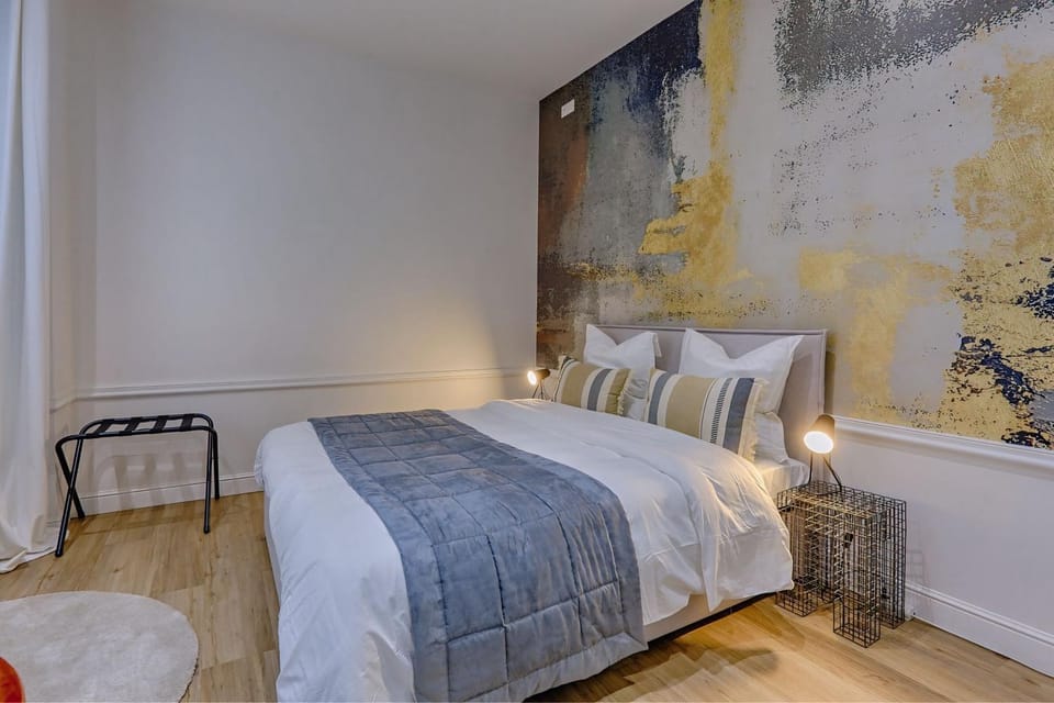 Bed, Photo of the whole room, Decorative detail, Bedroom