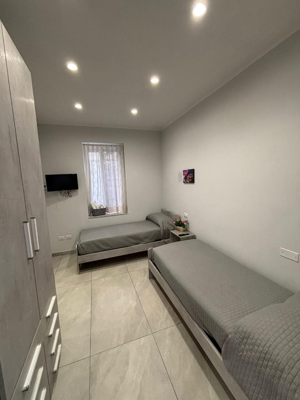 TV and multimedia, Bedroom, furniture, safe, wardrobe