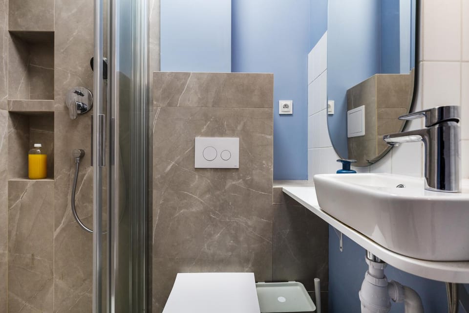 Shower, Bathroom, towels