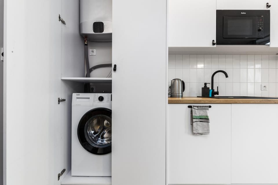 Kitchen or kitchenette, washing machine
