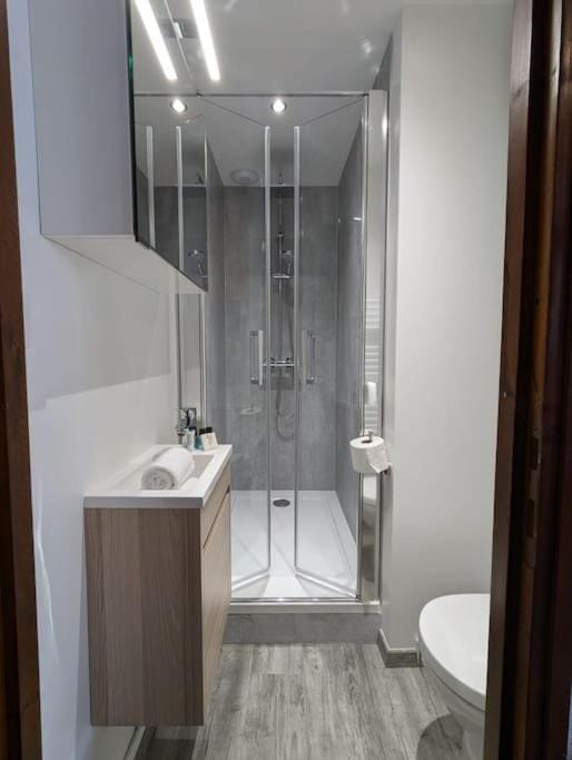 Shower, Bathroom, towels