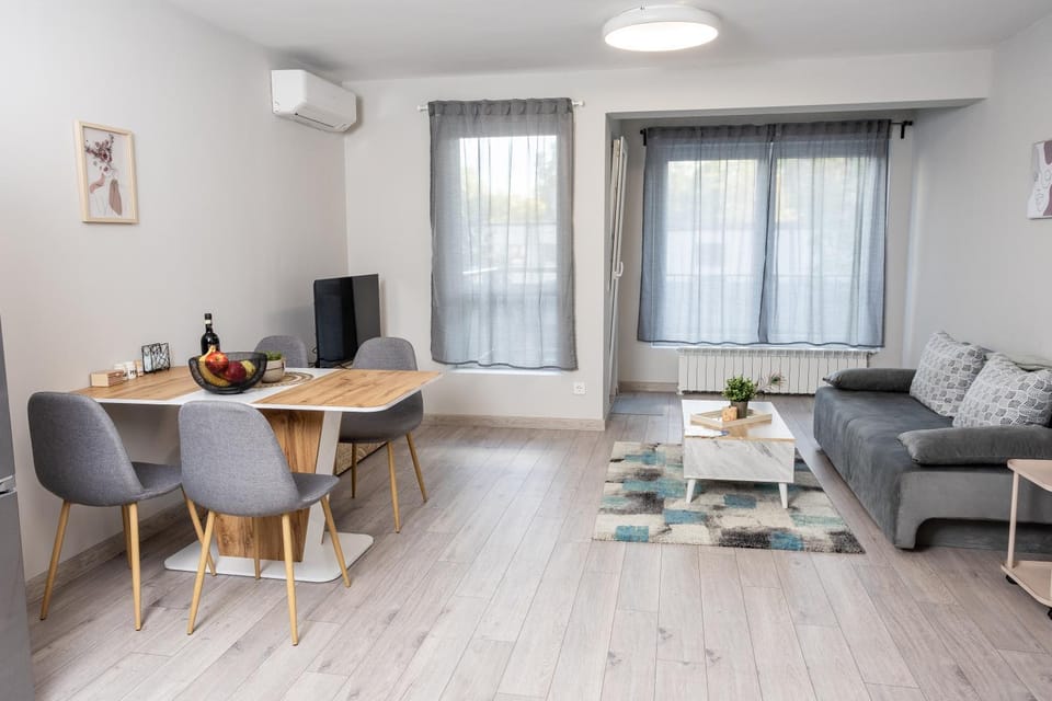 Private Parking Cozy 1BR in Heart of Oborishte Apartment in Sofia