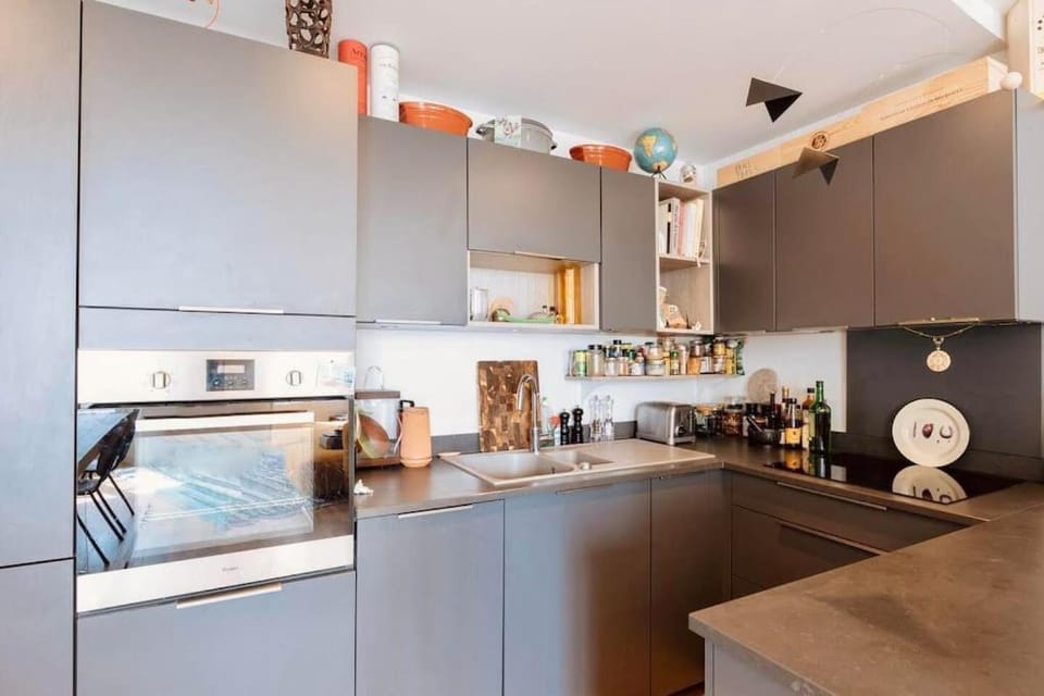 Kitchen or kitchenette