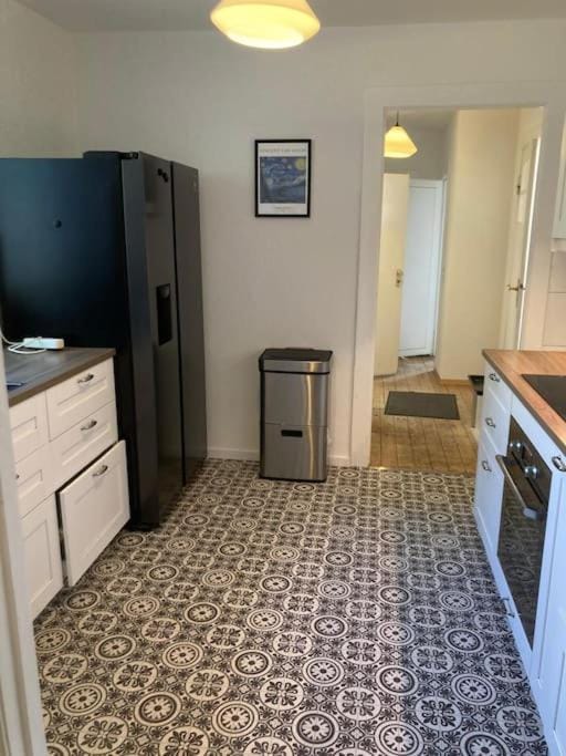 Kitchen or kitchenette, oven