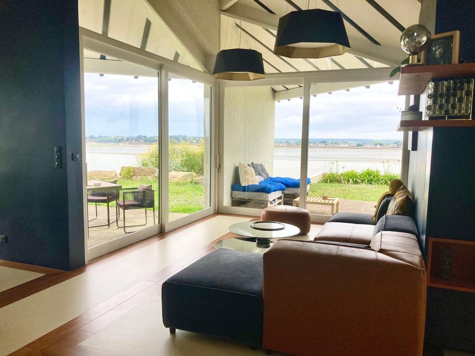 Natural landscape, View (from property/room), Balcony/Terrace, Living room, Seating area, Sea view