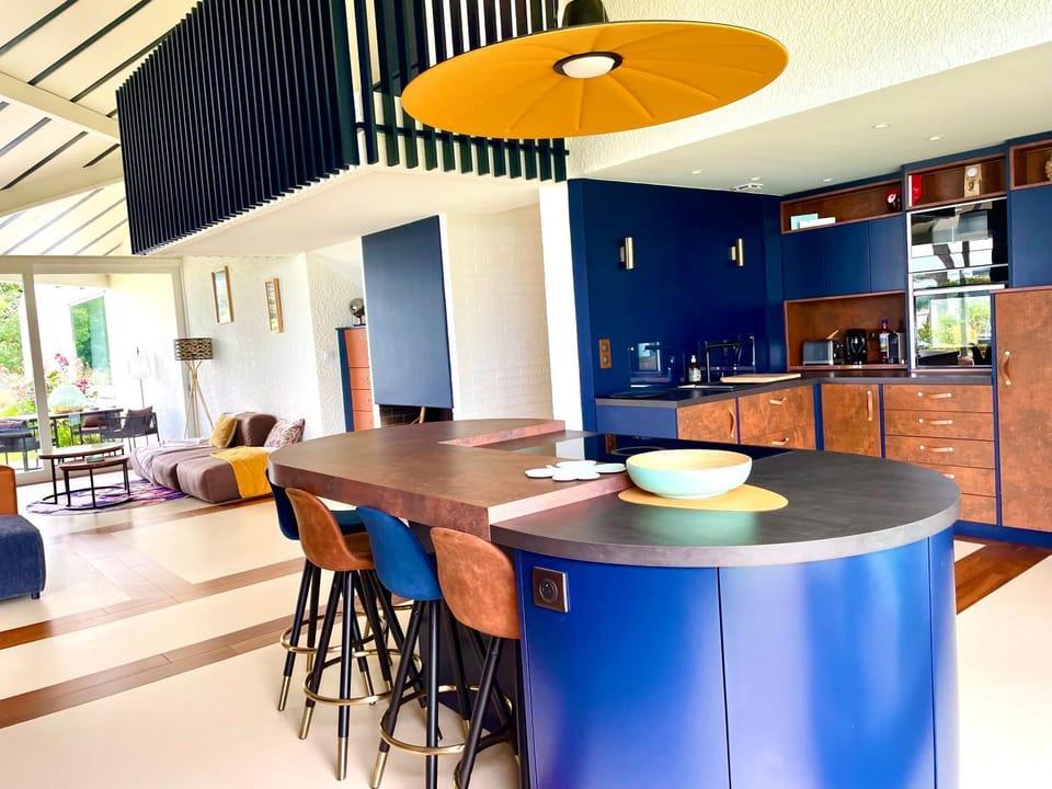 Kitchen or kitchenette, Living room, Seating area, Dining area, kitchen