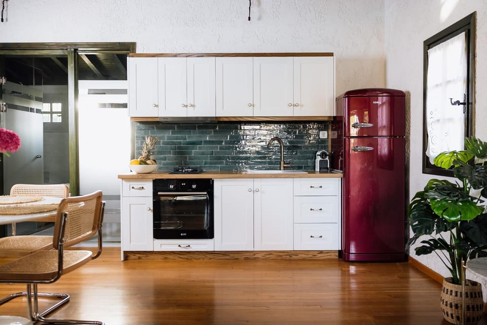 Kitchen or kitchenette, Dining area, stove