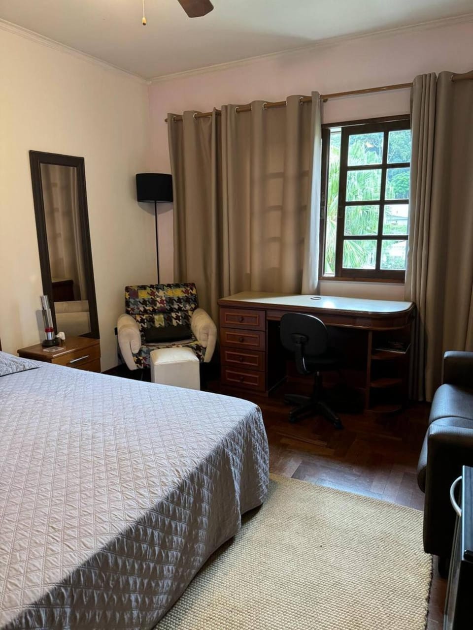 Photo of the whole room, Seating area, Bedroom