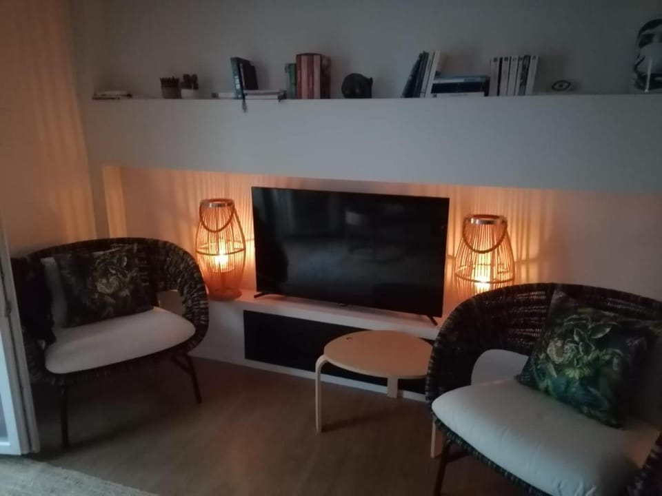 TV and multimedia, Seating area
