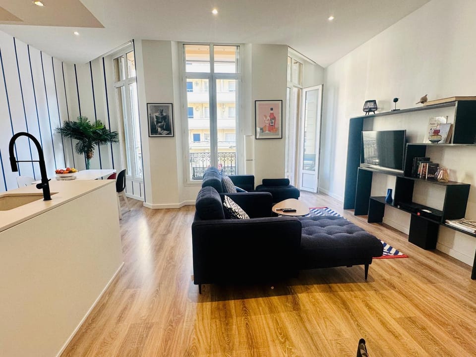 Kitchen or kitchenette, Living room, Seating area