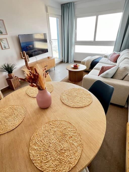 Communal lounge/ TV room, TV and multimedia, Living room, Seating area, Dining area, Evening entertainment