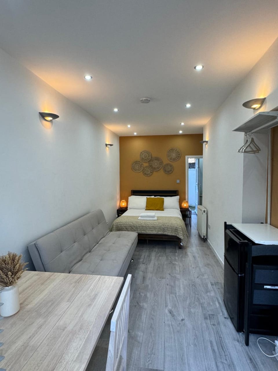 Bed, Living room, Photo of the whole room, Bedroom