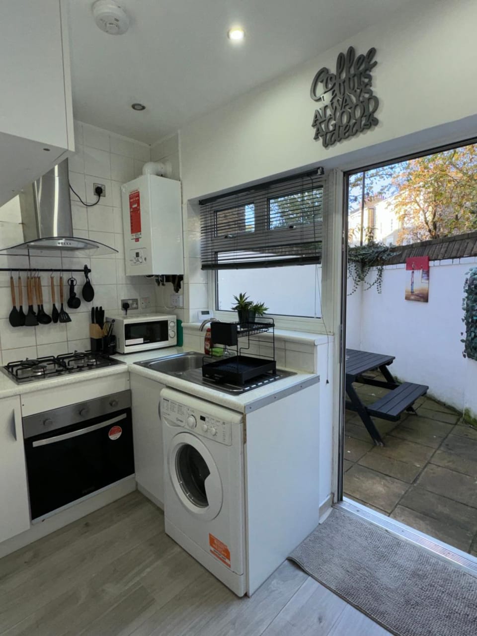Kitchen or kitchenette, oven