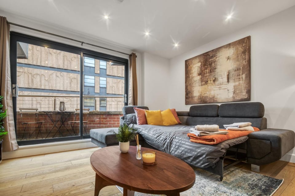 A Vibrant 2 Bed & 2 Bath in Old Street ZONE 1 Apartment in London Borough of Islington