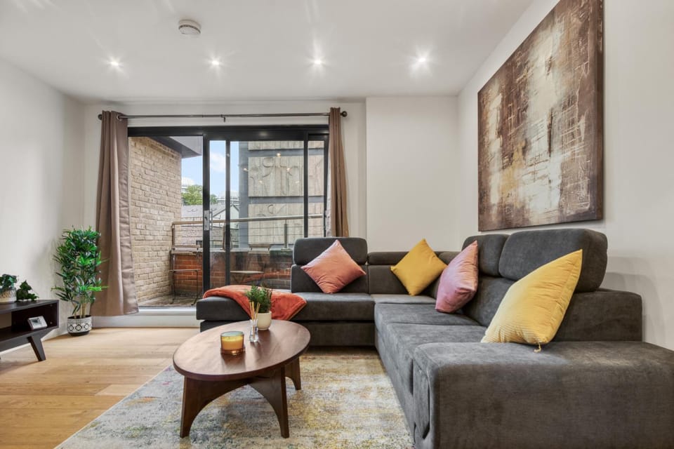 A Vibrant 2 Bed & 2 Bath in Old Street ZONE 1 Apartment in London Borough of Islington