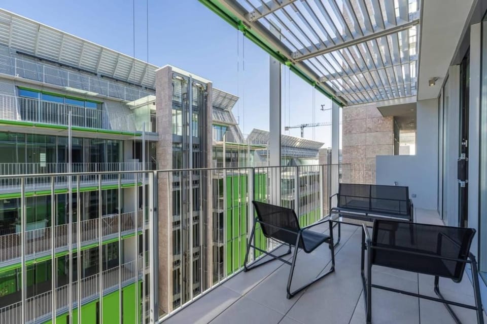 Property building, Balcony/Terrace, Seating area