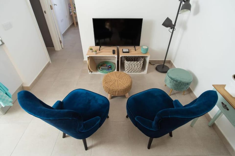 TV and multimedia, Living room, Seating area, Evening entertainment