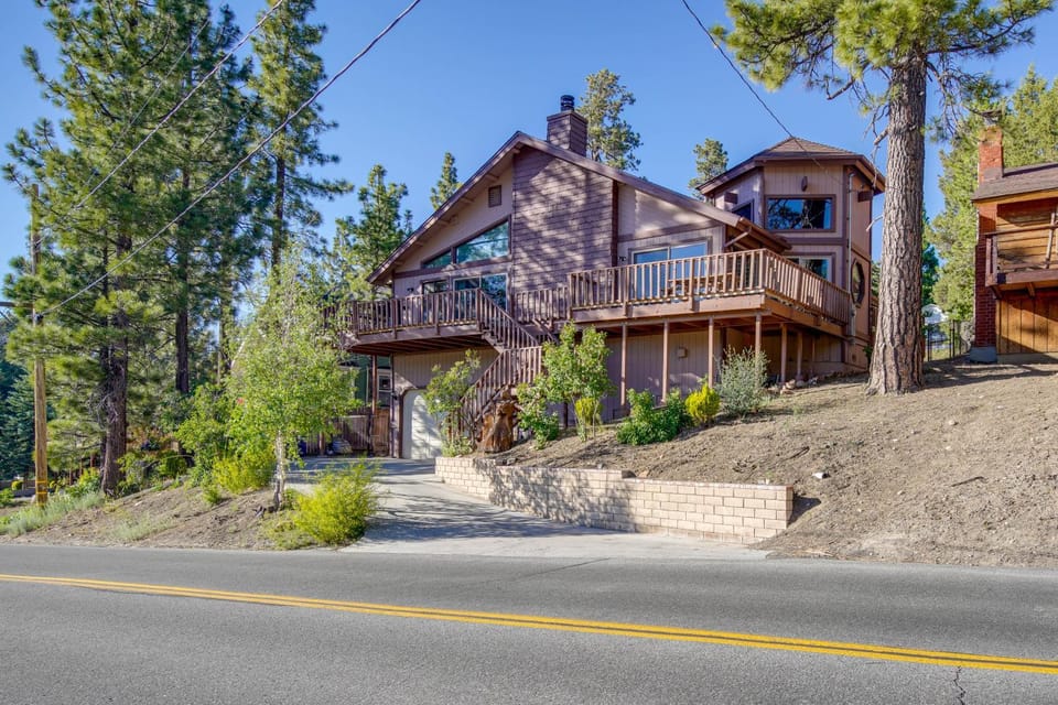 Hot Tub & Game Room: Spacious Big Bear Lake Cabin Cabin in Big Bear
