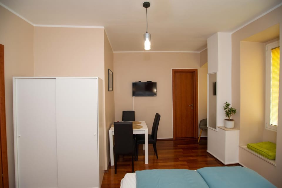 TV and multimedia, Photo of the whole room