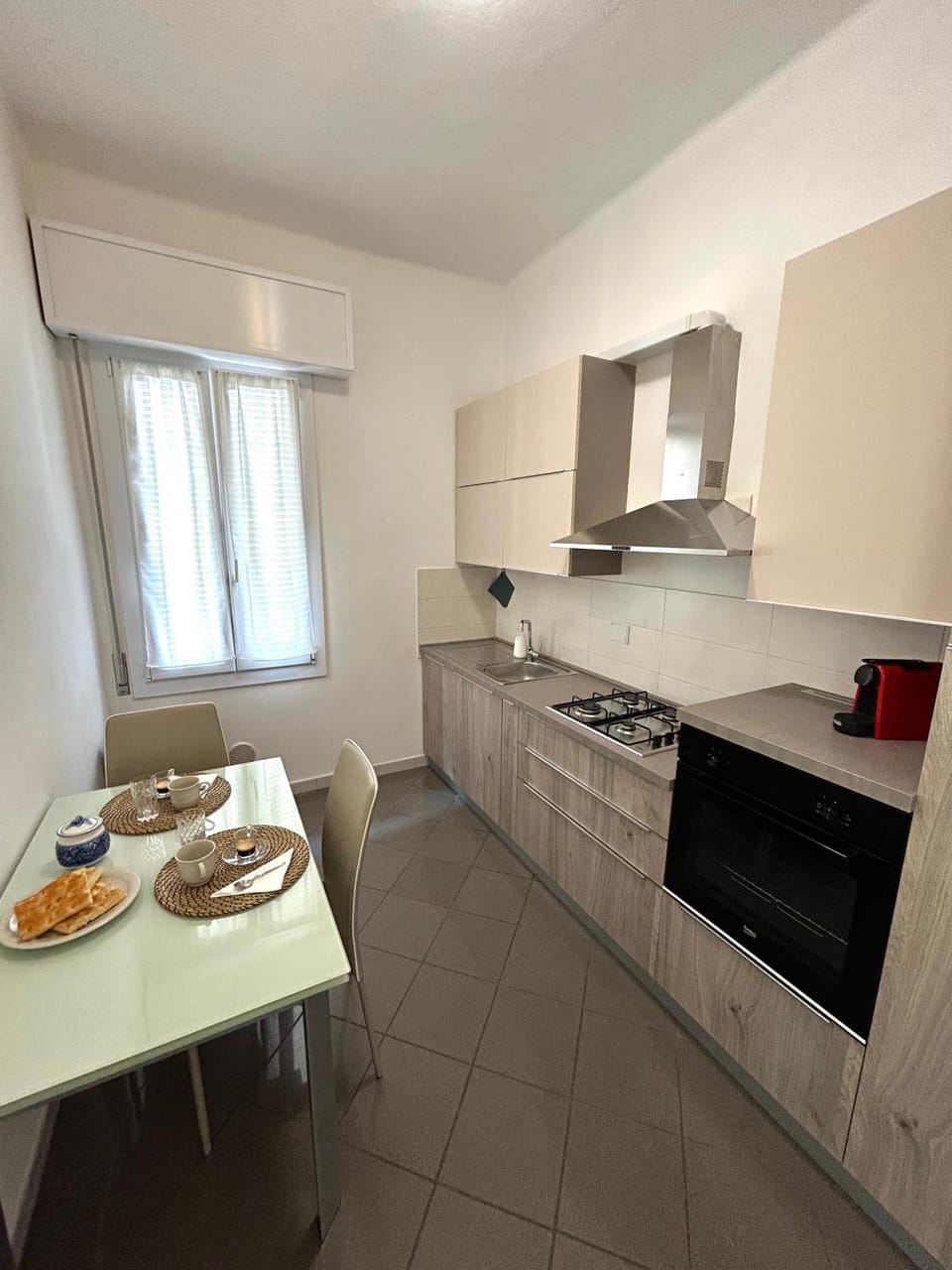 Kitchen or kitchenette, Dining area, stove