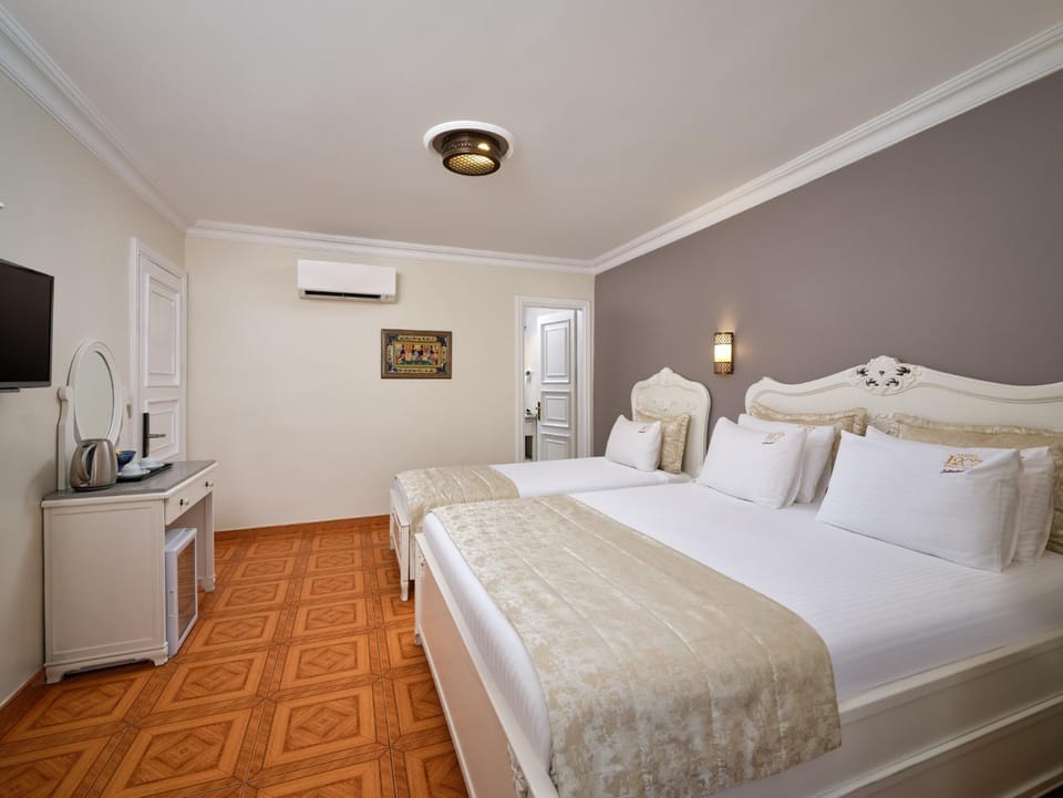 Bedroom, minibar, air conditioner