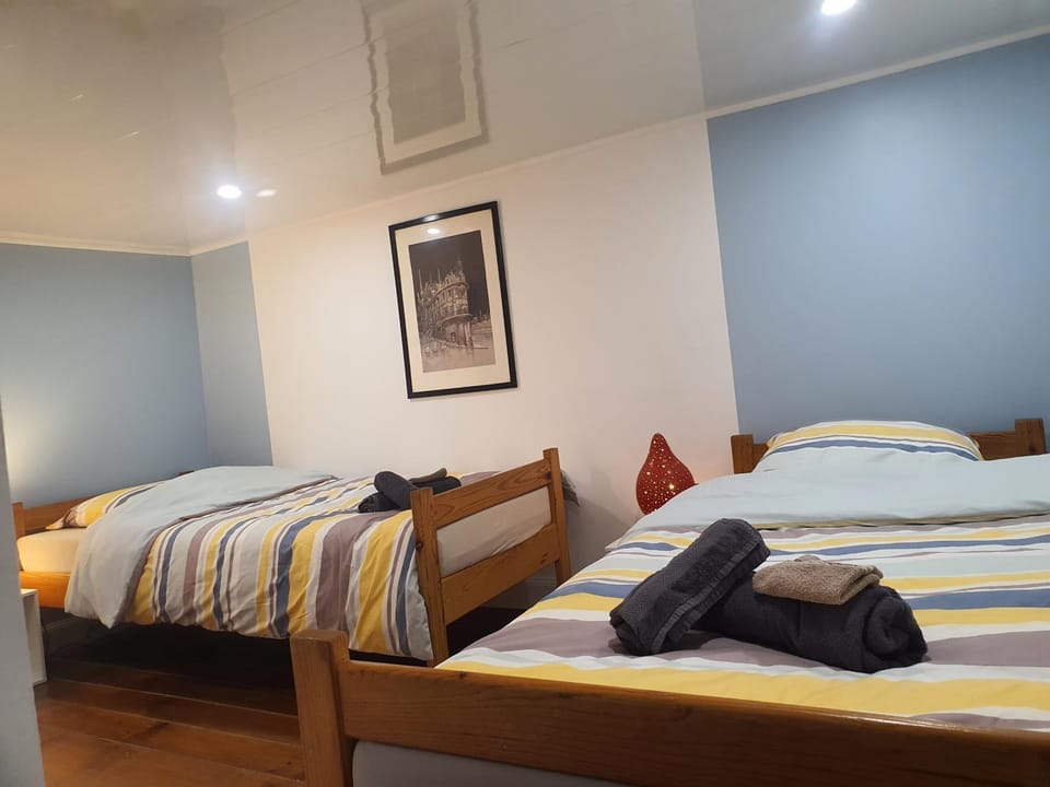 Bed, Bedroom, cot