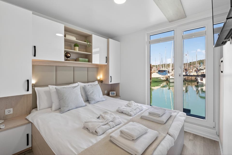View (from property/room), Bedroom, Sea view