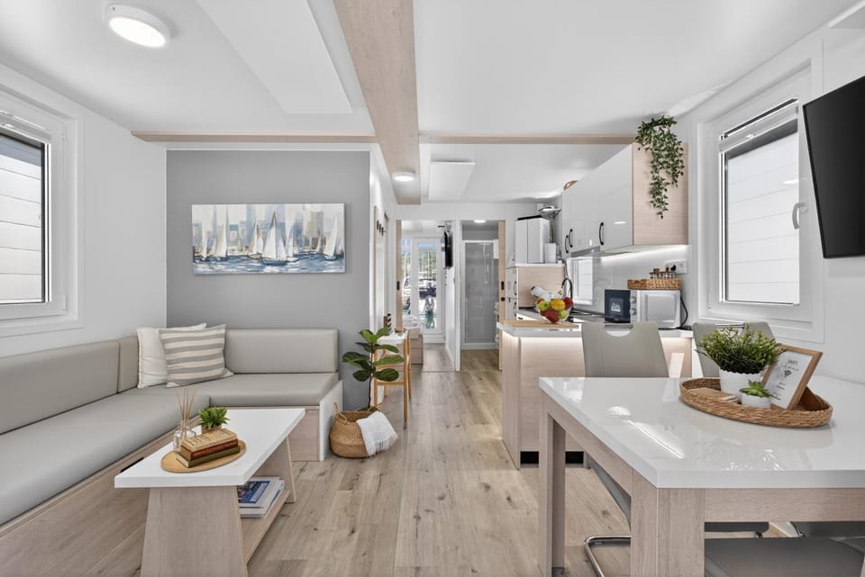 Seating area, Dining area, kitchen