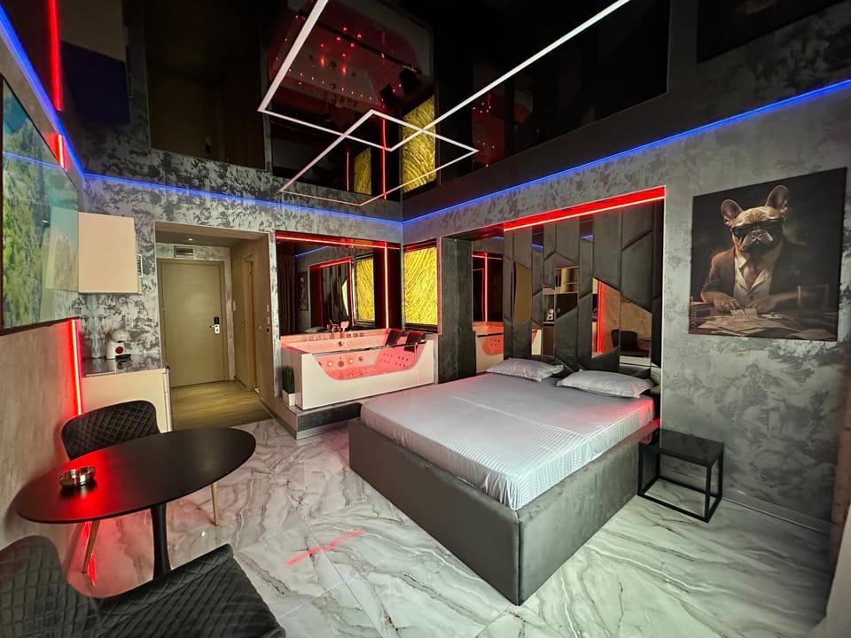 Bed, Seating area