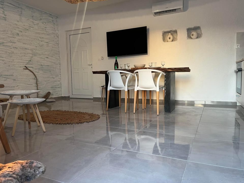 Communal lounge/ TV room, TV and multimedia, Seating area, Evening entertainment