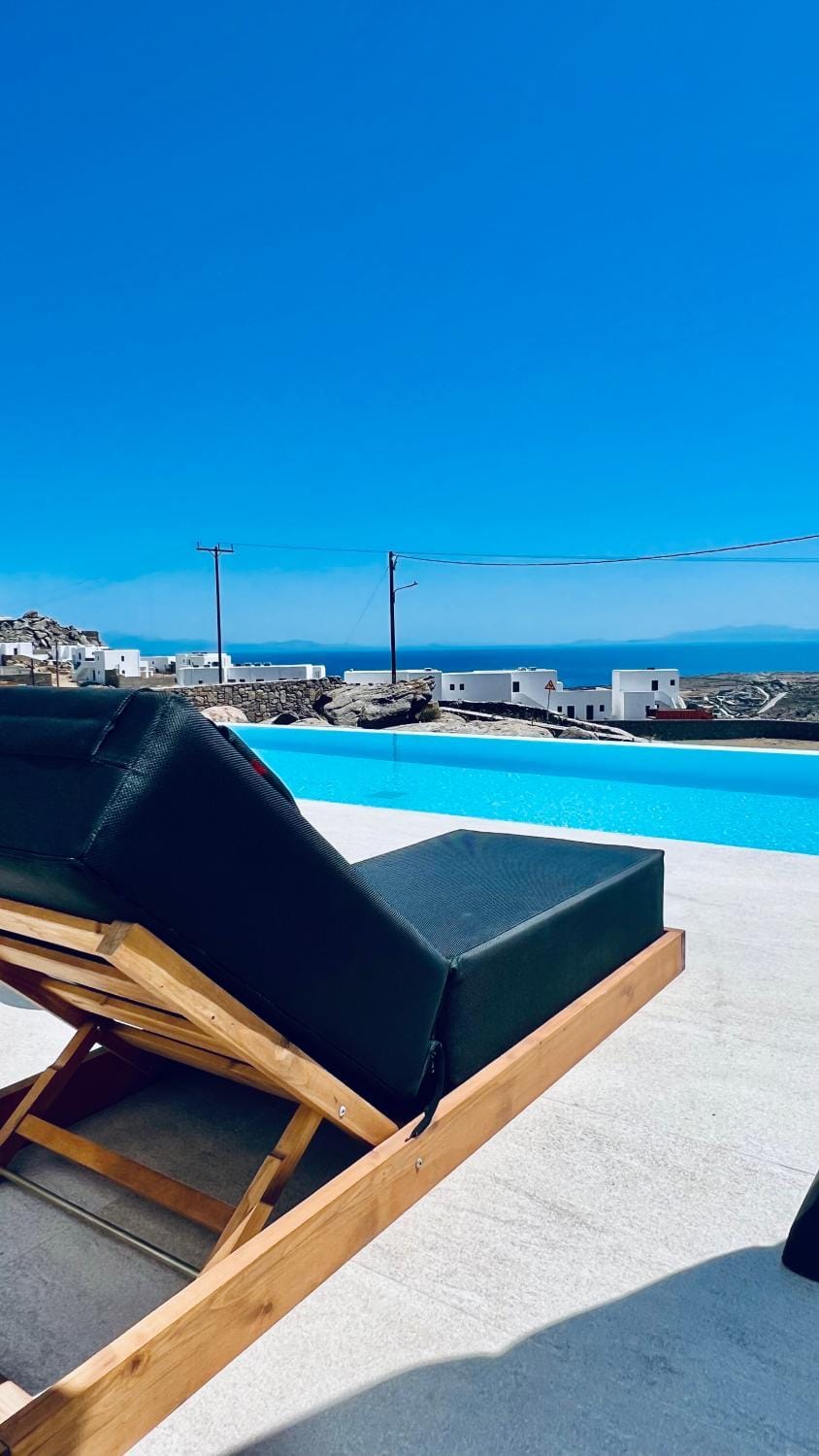 Sea view, Swimming pool, sunbed