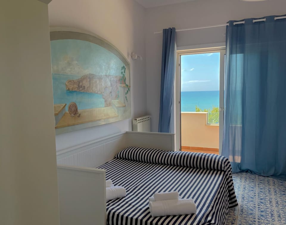 Day, Natural landscape, Living room