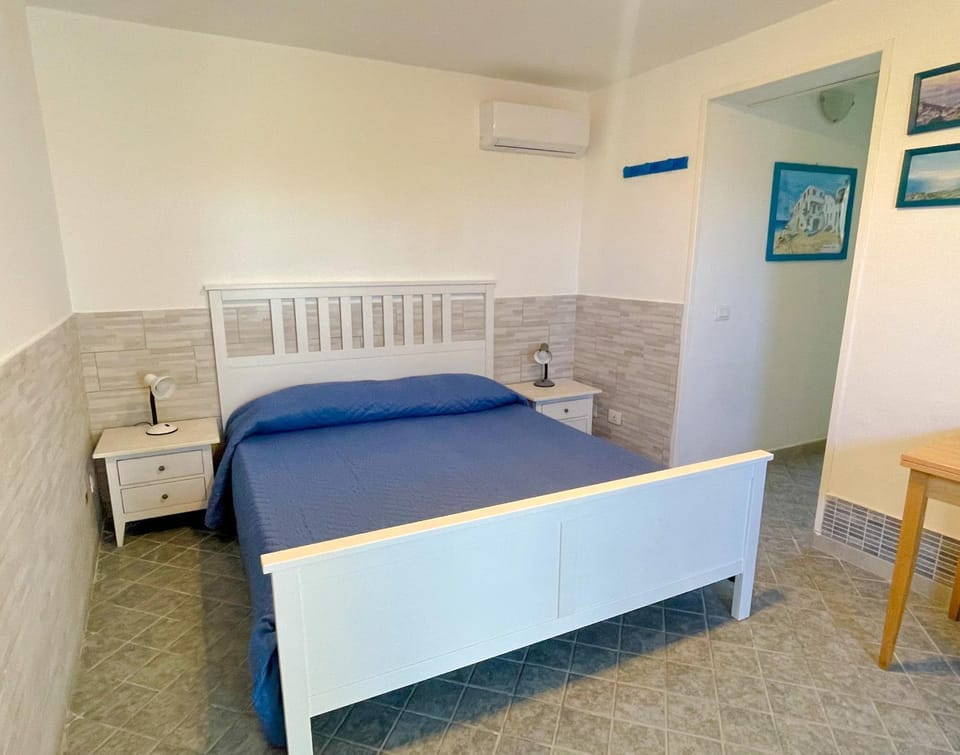 Bed, Photo of the whole room, Bedroom, air conditioner