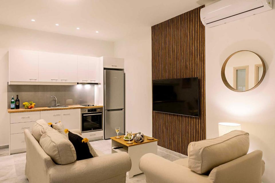 TV and multimedia, Kitchen or kitchenette, Seating area