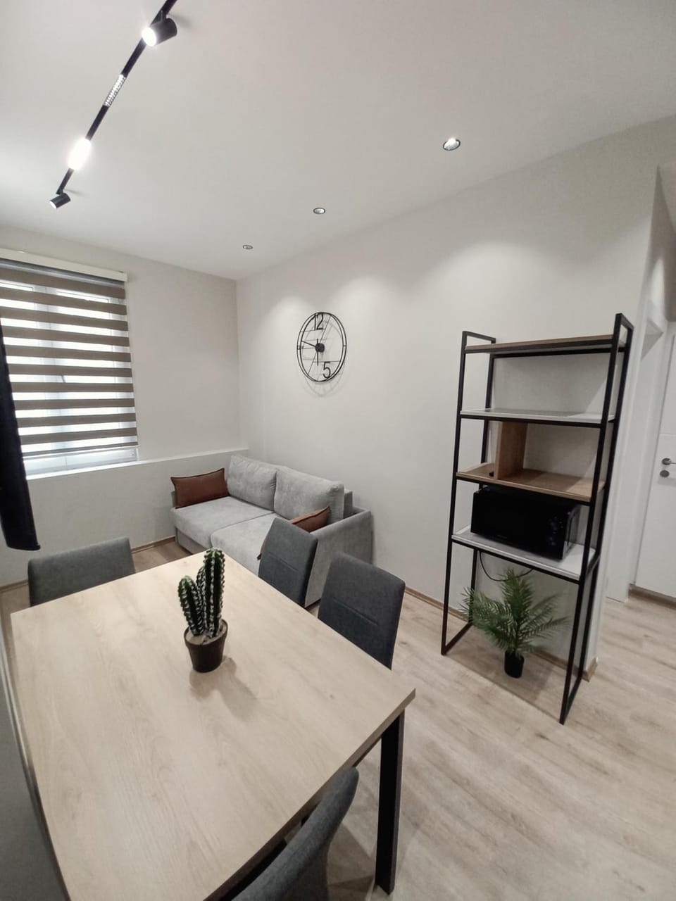 Living room, Dining area, microwave
