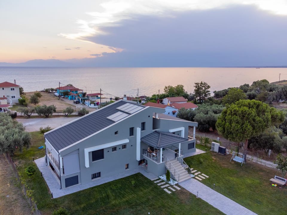 Villa llanaj Residence 4 by Luxlikehome House in Halkidiki