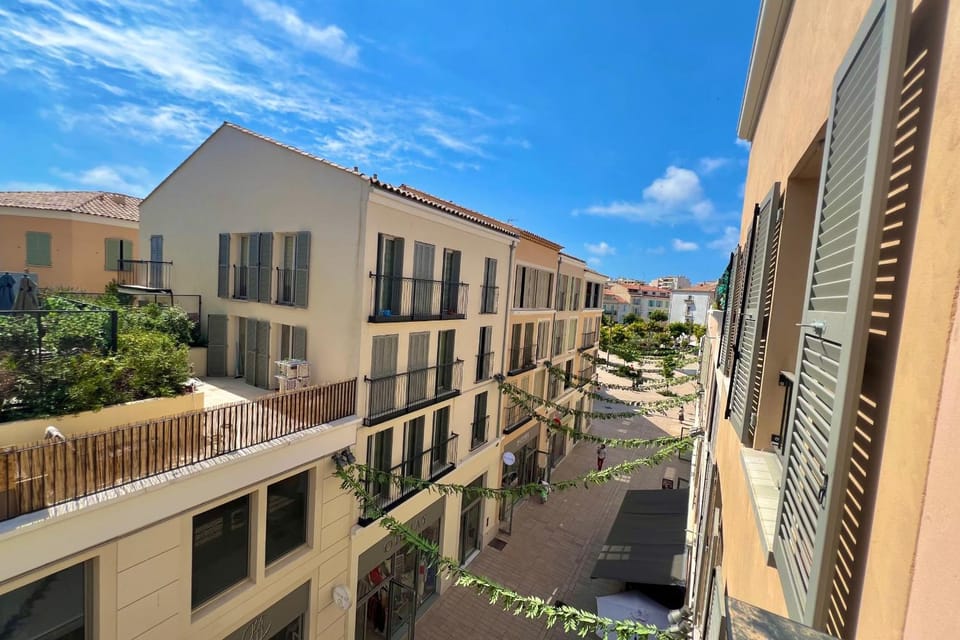 OLD ANTIBES - 4 persons - Private parking Apartment in Antibes