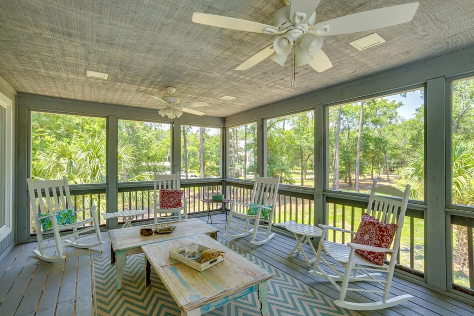 Near Edisto Beach State Park: Home w/ Lanais! House in Edisto Island