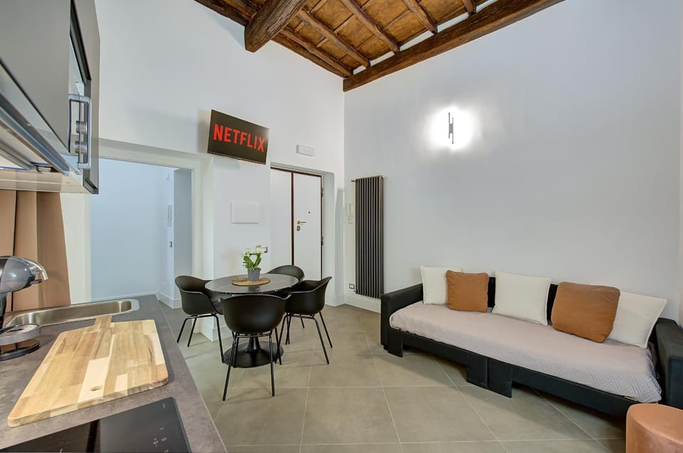 Kitchen or kitchenette, Living room, Seating area, Dining area