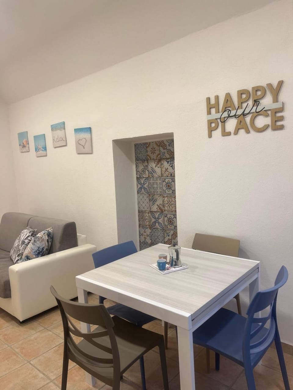 Seating area, Dining area