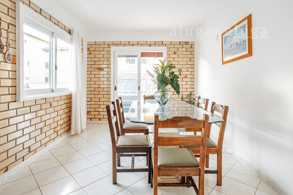 Dream House - 500m from the beach with pool House in Florianopolis