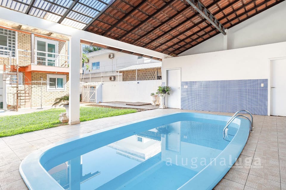 Dream House - 500m from the beach with pool House in Florianopolis