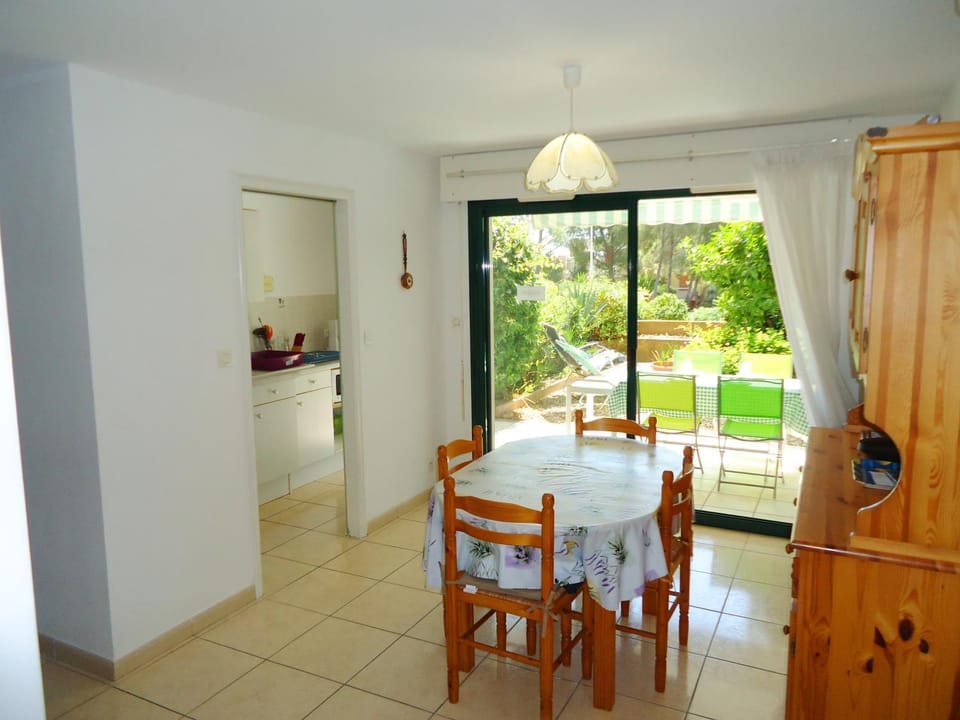 Bel Appartement 2 Pièces Climatisé proche Plages Apartment in Cavalaire-sur-Mer