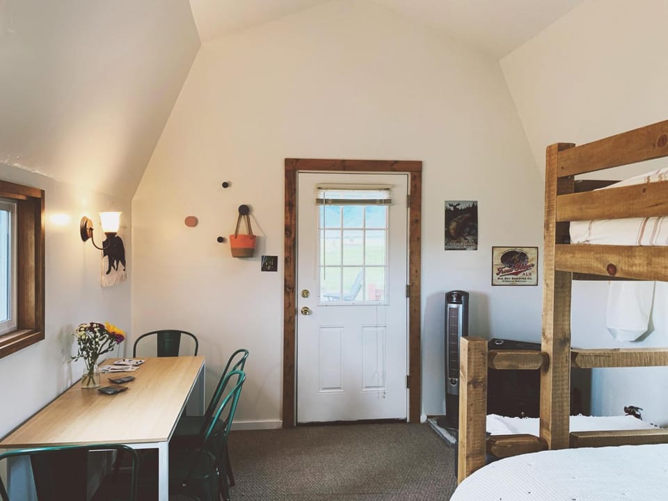 Blackhawks Nest House in Pray