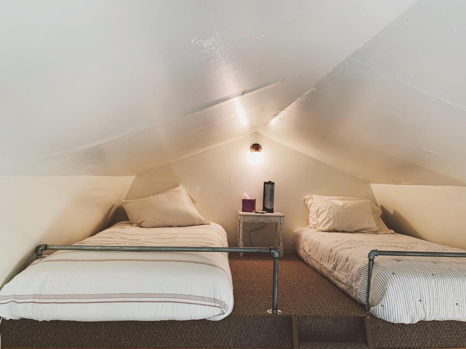 Blackhawks Nest House in Pray