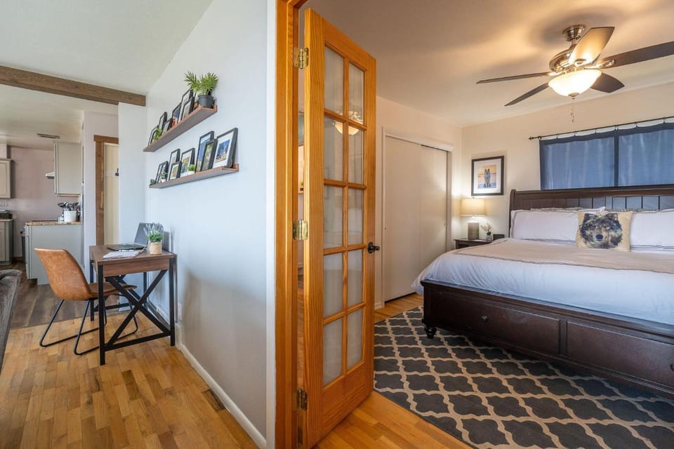 Big 5 Bungalow House in Livingston